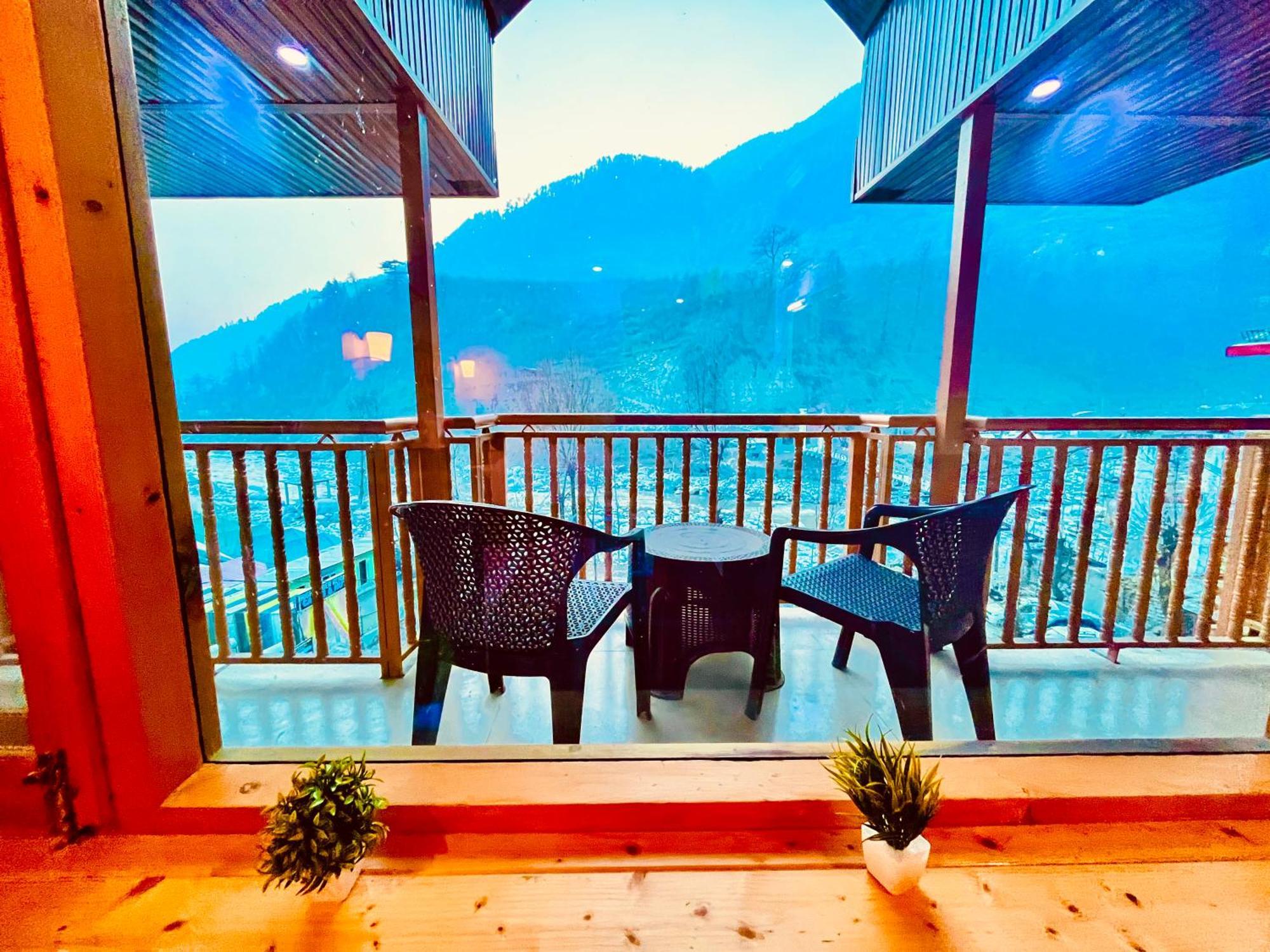 Himalayan Fort Resort, Manali - ! Riverside Property !! Big Lawn With Bonfire !! Best Selling !! Scenic River & Mountais View !! Big Parking !! Luxury Balcony Rooms !! Playing Zone !! Property Of The Year ! M 98160-43600 Esterno foto