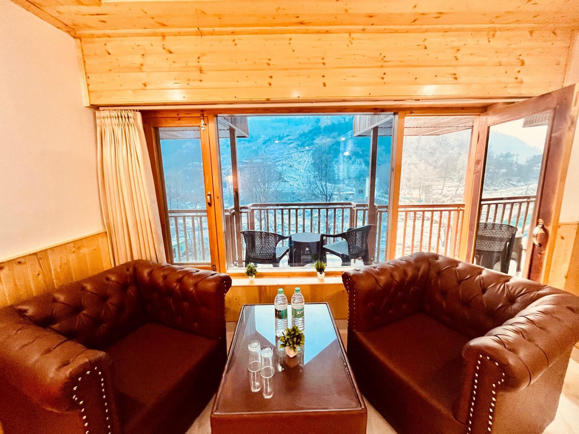 Himalayan Fort Resort, Manali - ! Riverside Property !! Big Lawn With Bonfire !! Best Selling !! Scenic River & Mountais View !! Big Parking !! Luxury Balcony Rooms !! Playing Zone !! Property Of The Year ! M 98160-43600 Esterno foto