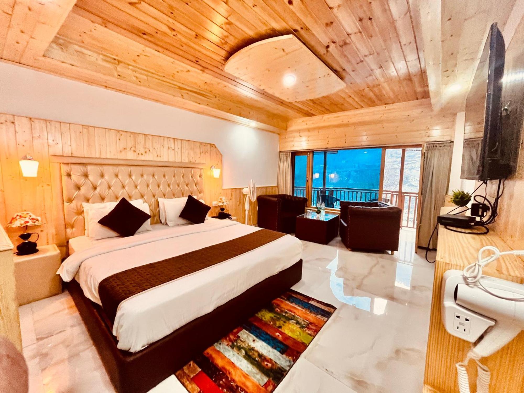 Himalayan Fort Resort, Manali - ! Riverside Property !! Big Lawn With Bonfire !! Best Selling !! Scenic River & Mountais View !! Big Parking !! Luxury Balcony Rooms !! Playing Zone !! Property Of The Year ! M 98160-43600 Esterno foto