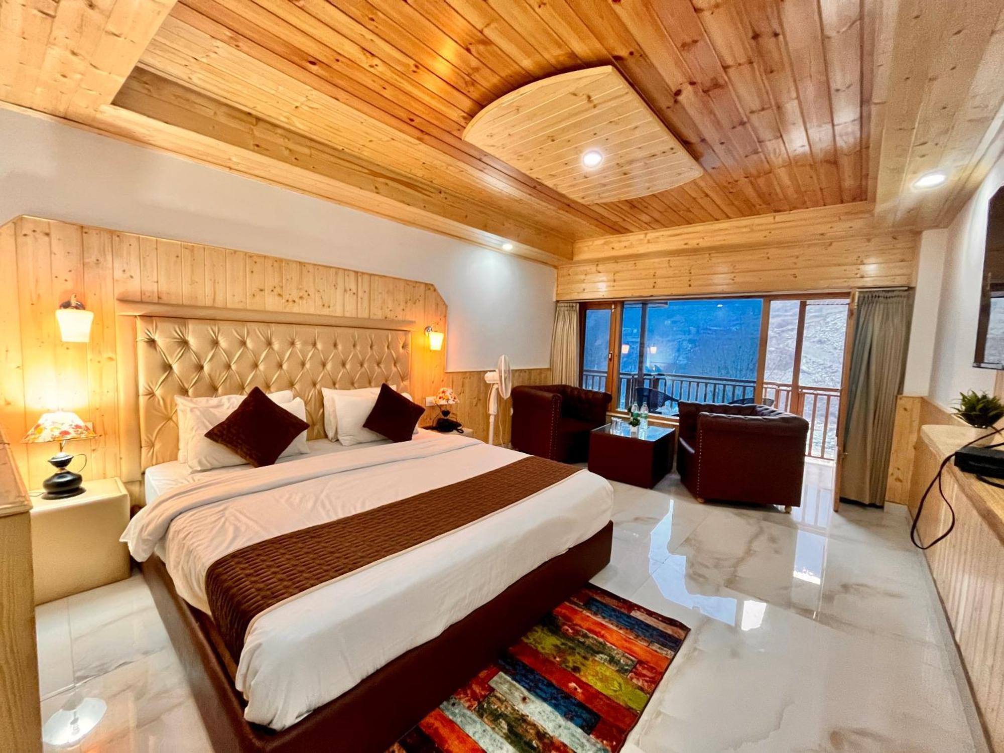 Himalayan Fort Resort, Manali - ! Riverside Property !! Big Lawn With Bonfire !! Best Selling !! Scenic River & Mountais View !! Big Parking !! Luxury Balcony Rooms !! Playing Zone !! Property Of The Year ! M 98160-43600 Esterno foto