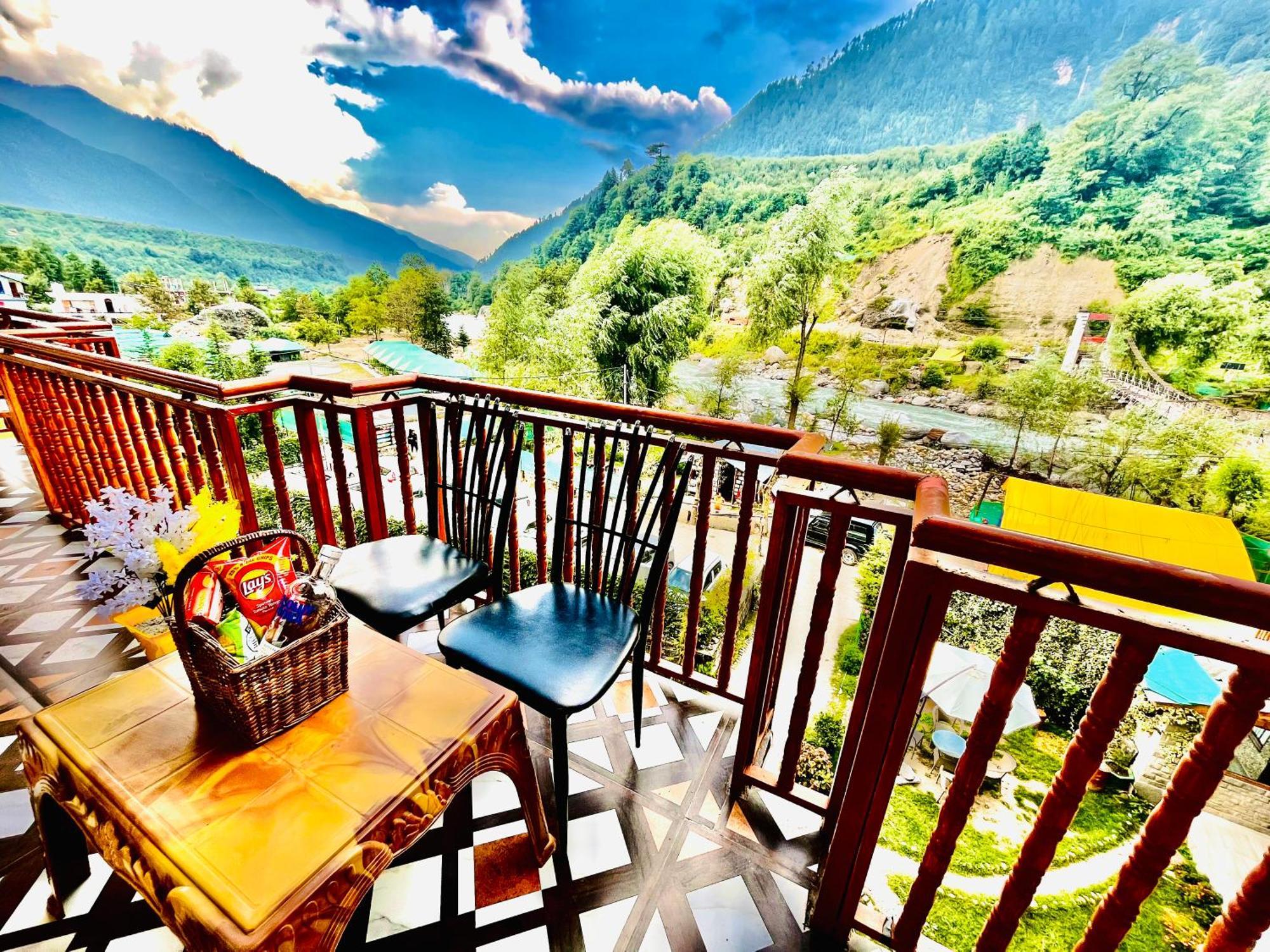 Himalayan Fort Resort, Manali - ! Riverside Property !! Big Lawn With Bonfire !! Best Selling !! Scenic River & Mountais View !! Big Parking !! Luxury Balcony Rooms !! Playing Zone !! Property Of The Year ! M 98160-43600 Esterno foto