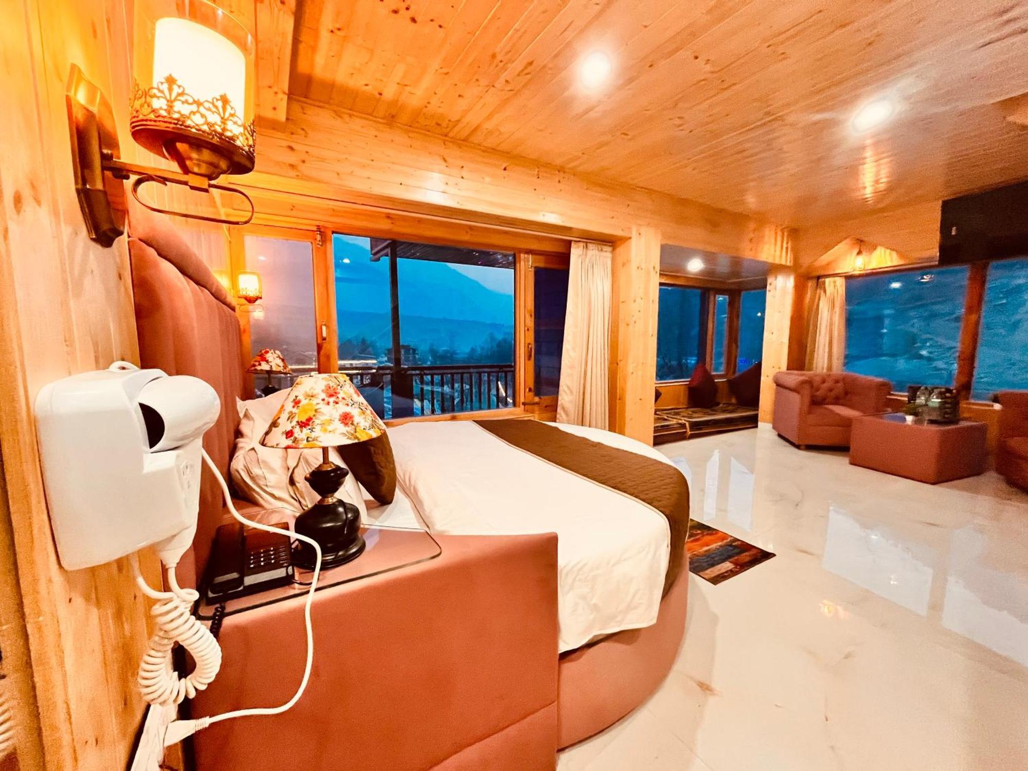 Himalayan Fort Resort, Manali - ! Riverside Property !! Big Lawn With Bonfire !! Best Selling !! Scenic River & Mountais View !! Big Parking !! Luxury Balcony Rooms !! Playing Zone !! Property Of The Year ! M 98160-43600 Esterno foto