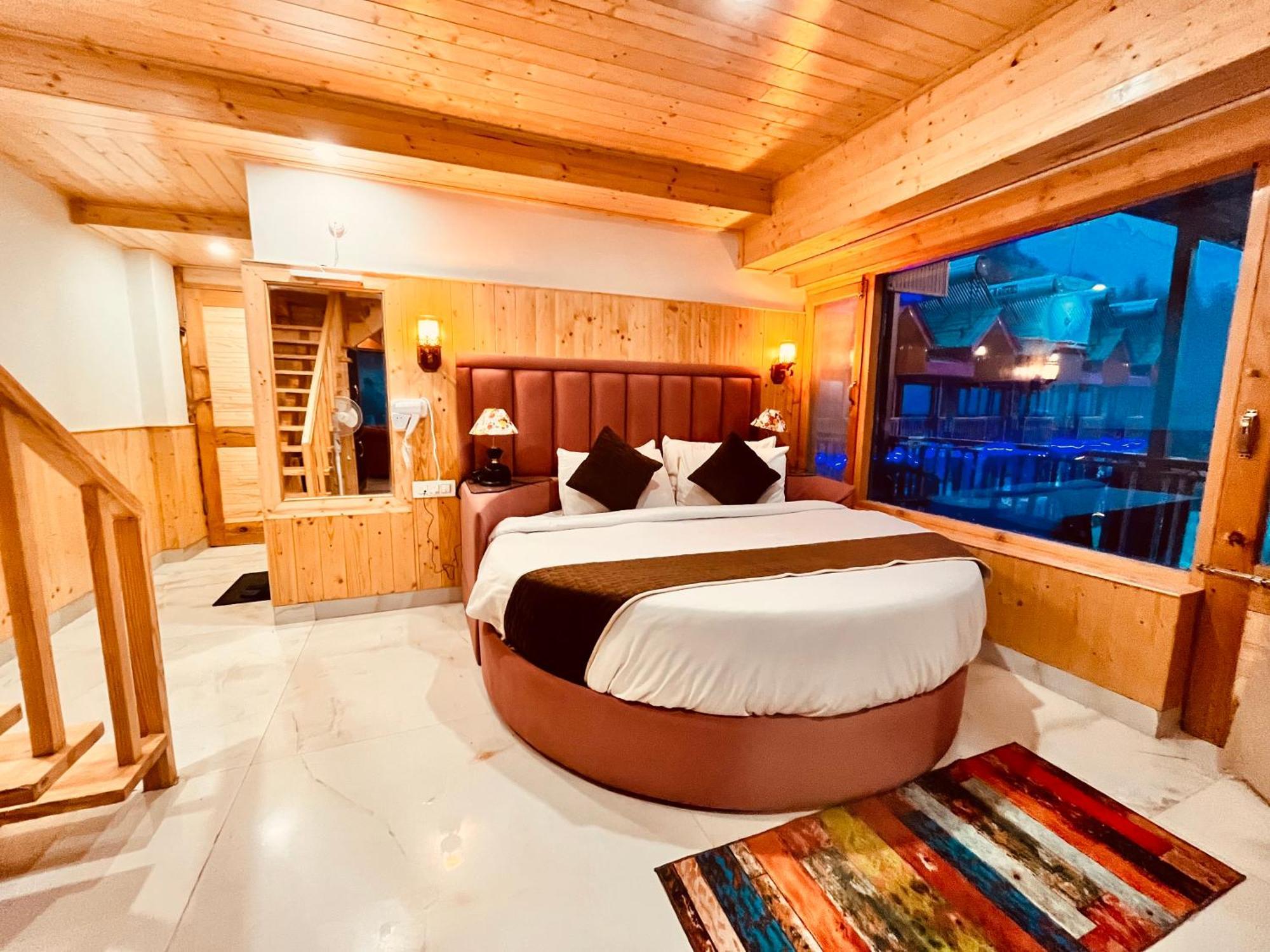 Himalayan Fort Resort, Manali - ! Riverside Property !! Big Lawn With Bonfire !! Best Selling !! Scenic River & Mountais View !! Big Parking !! Luxury Balcony Rooms !! Playing Zone !! Property Of The Year ! M 98160-43600 Esterno foto