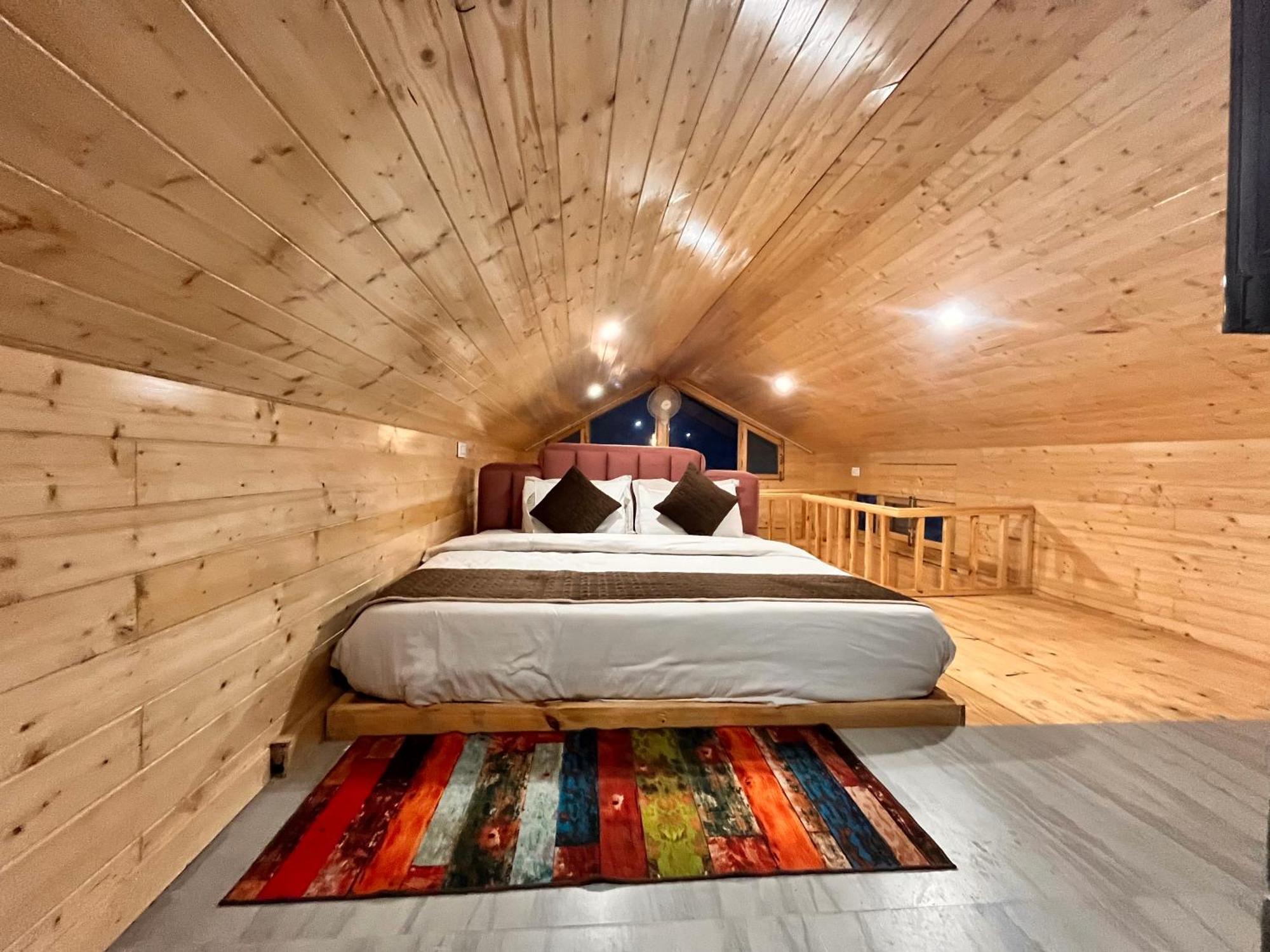 Himalayan Fort Resort, Manali - ! Riverside Property !! Big Lawn With Bonfire !! Best Selling !! Scenic River & Mountais View !! Big Parking !! Luxury Balcony Rooms !! Playing Zone !! Property Of The Year ! M 98160-43600 Esterno foto