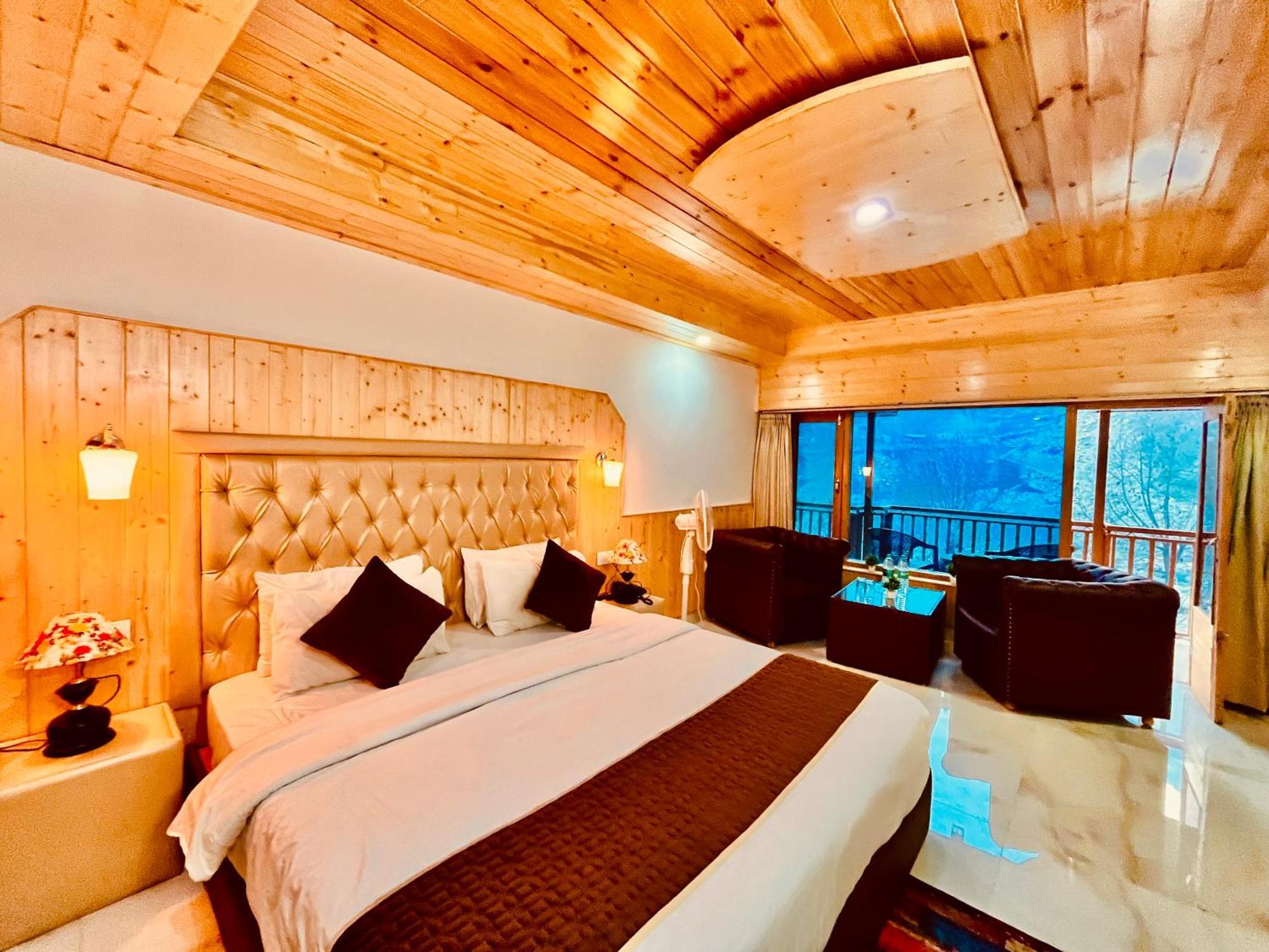 Himalayan Fort Resort, Manali - ! Riverside Property !! Big Lawn With Bonfire !! Best Selling !! Scenic River & Mountais View !! Big Parking !! Luxury Balcony Rooms !! Playing Zone !! Property Of The Year ! M 98160-43600 Esterno foto