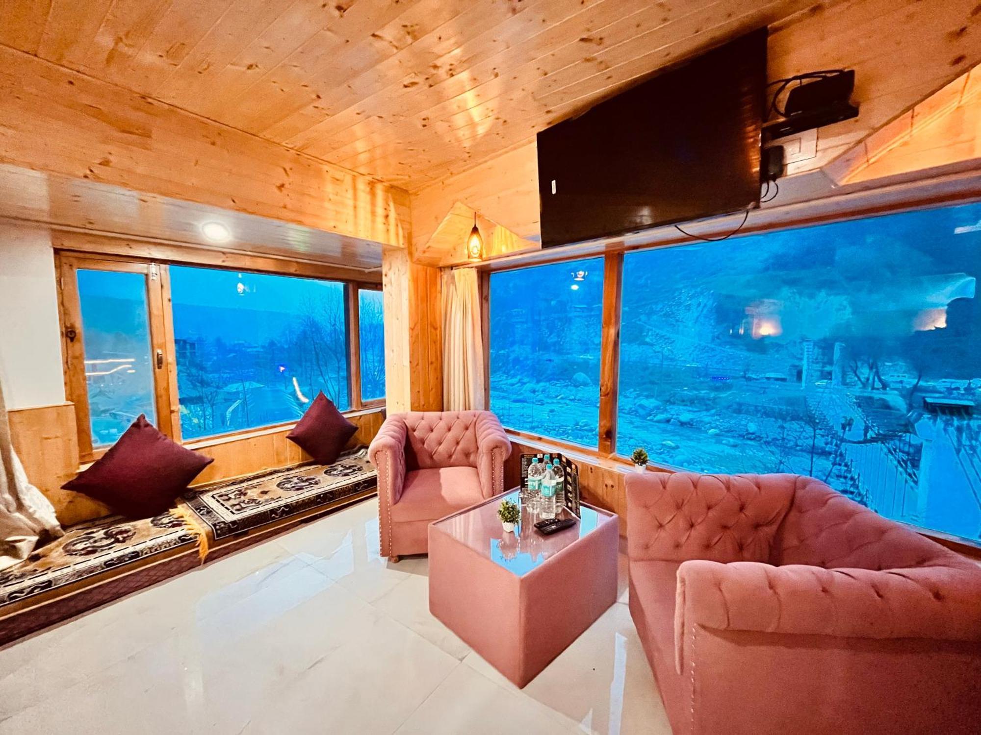 Himalayan Fort Resort, Manali - ! Riverside Property !! Big Lawn With Bonfire !! Best Selling !! Scenic River & Mountais View !! Big Parking !! Luxury Balcony Rooms !! Playing Zone !! Property Of The Year ! M 98160-43600 Esterno foto