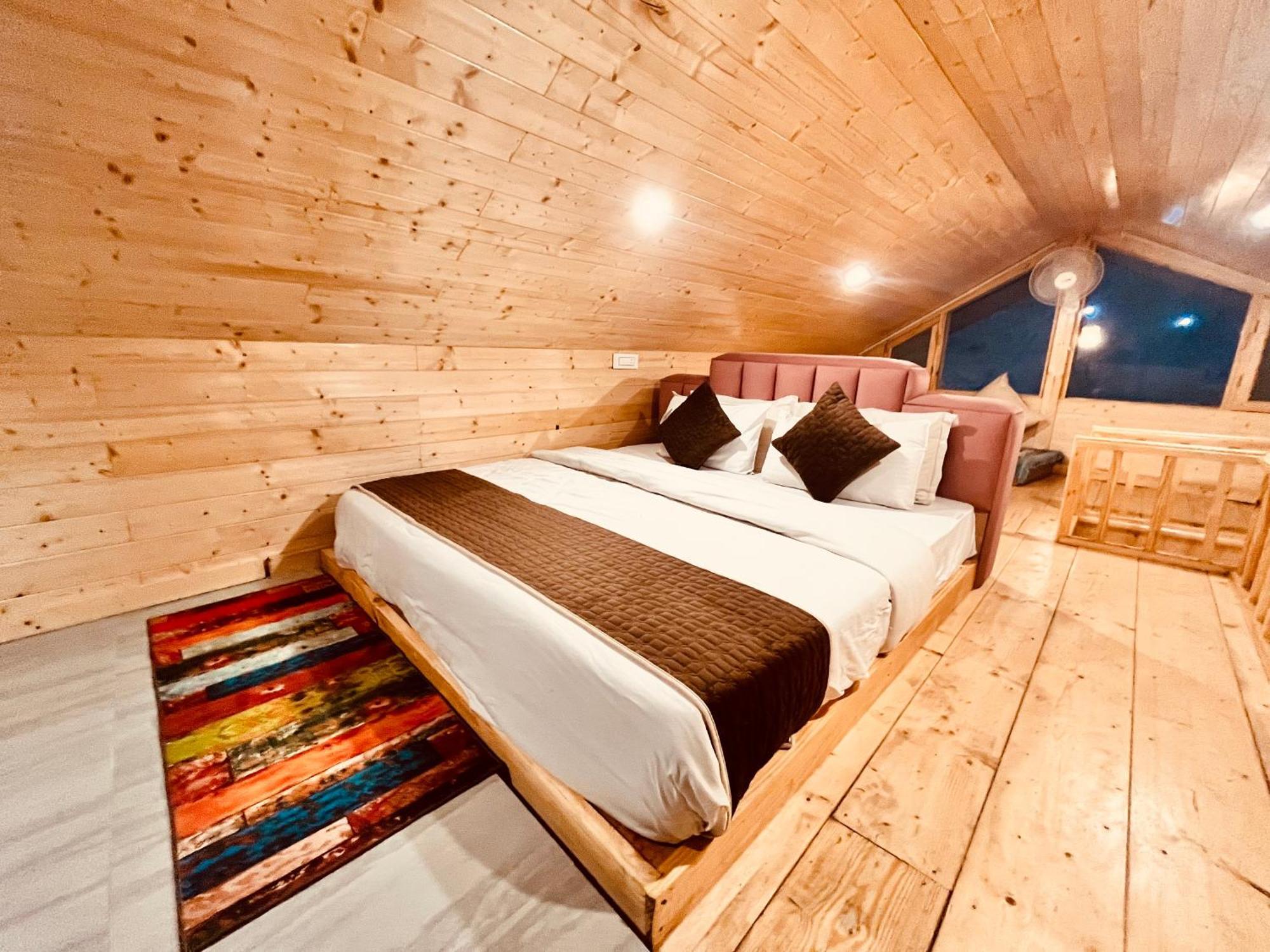 Himalayan Fort Resort, Manali - ! Riverside Property !! Big Lawn With Bonfire !! Best Selling !! Scenic River & Mountais View !! Big Parking !! Luxury Balcony Rooms !! Playing Zone !! Property Of The Year ! M 98160-43600 Esterno foto